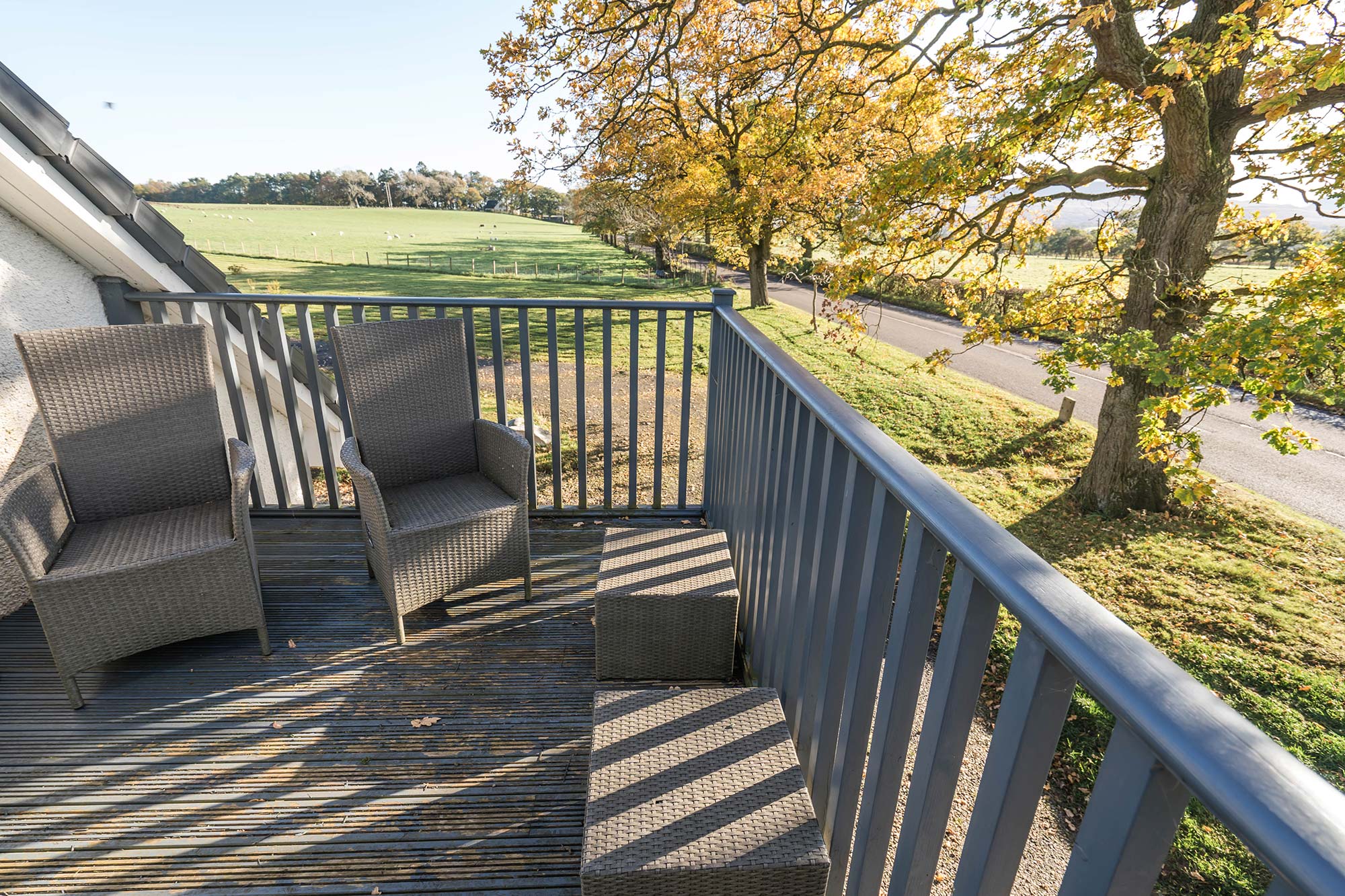 Dunroamin Self Catered Flat - Decking